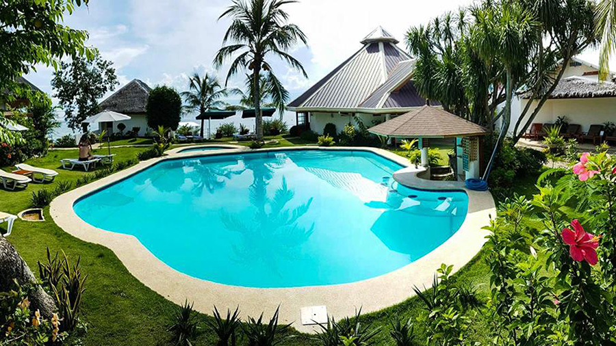 Quo-Vadis-Dive-Resort-Pool
