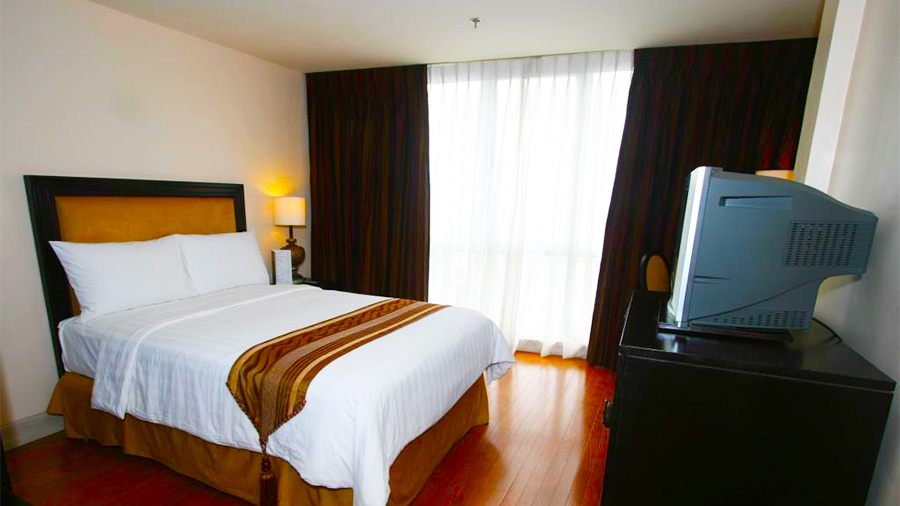 Crown Regency Hotel & Towers- Cebu- Accommodation Suite Guest Room