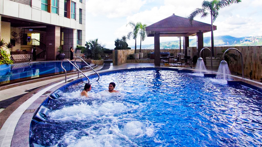 Crown Regency Hotel & Towers- Cebu- Swimming Pool