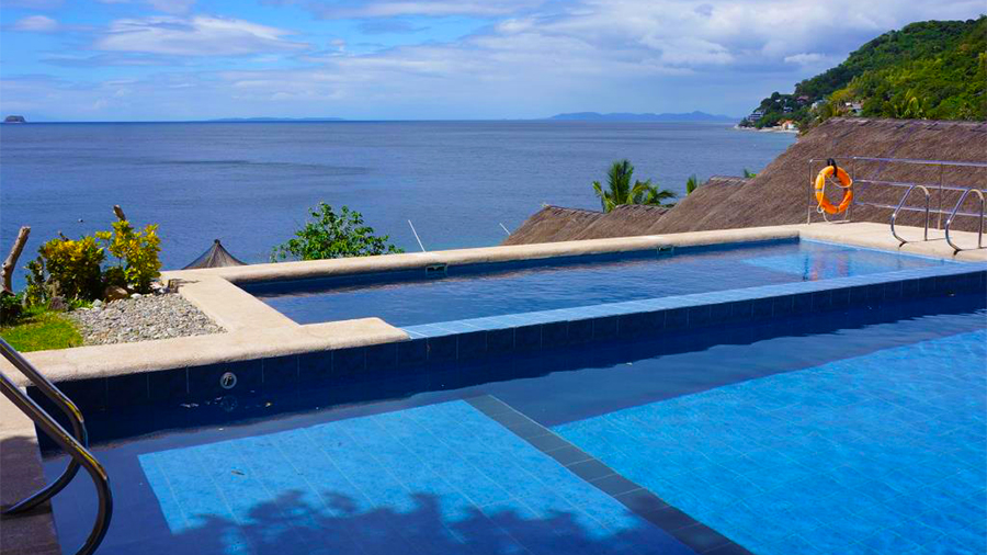 Buceo Anilao Beach and Dive Resort- swimming pool