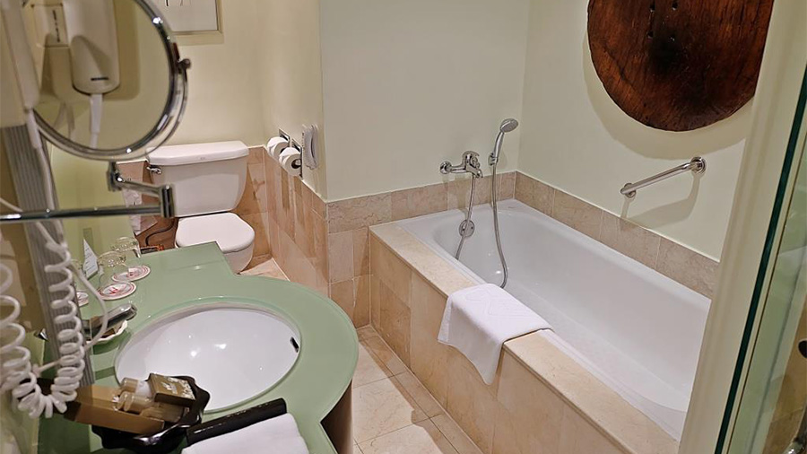 Waterfront Cebu City Hotel and Casino- Bath room